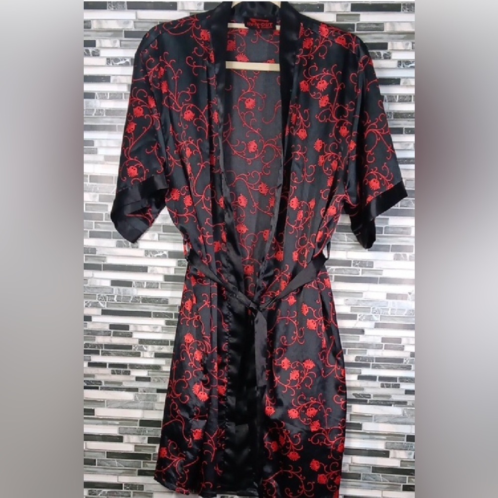Luxurious Black Red Floral Satin Robe With Belt In-N-Out Burger Lounge Wear. - Picture 2 of 9
